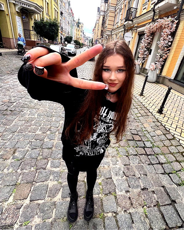 tiny.eviluv instagram image archive image