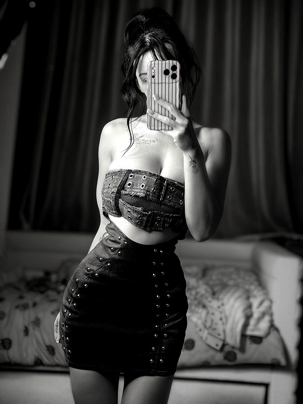 elerievans123 instagram image archive image