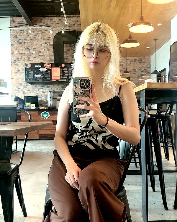 luly1980s instagram image archive image