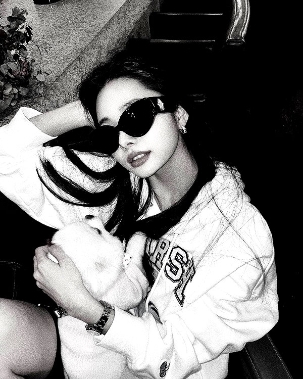 dear.zia instagram image archive image