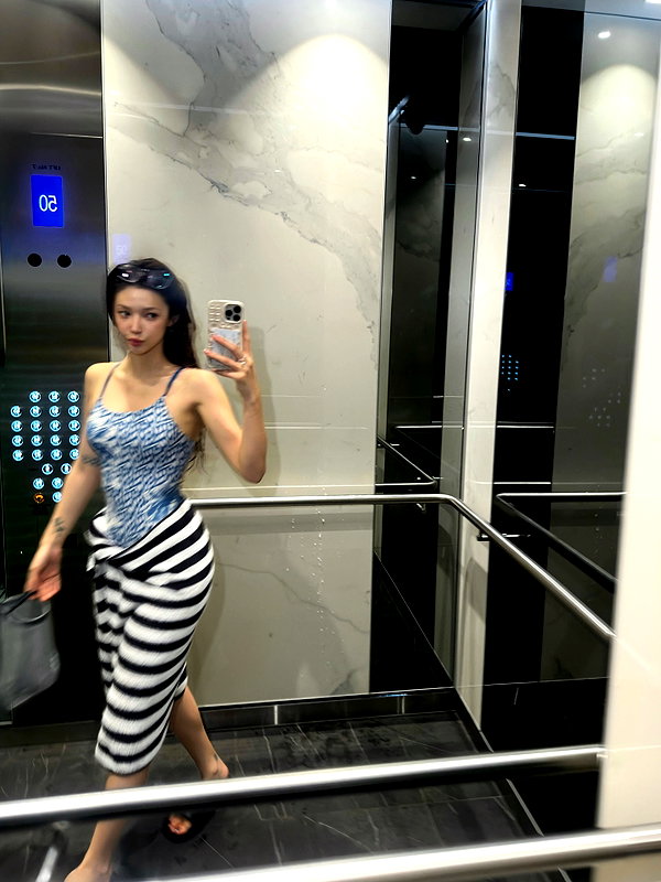 Archived image from @heroineseen on Instagram
