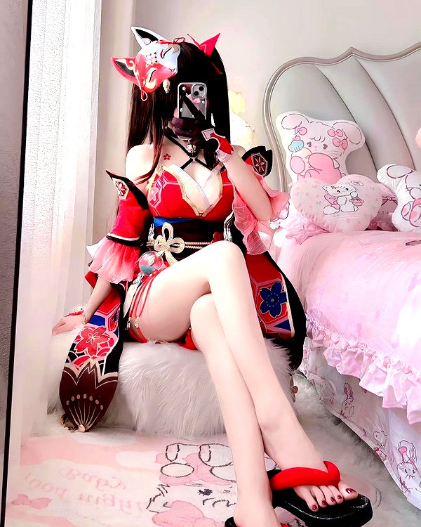 gallery_cosplayer instagram image archive image