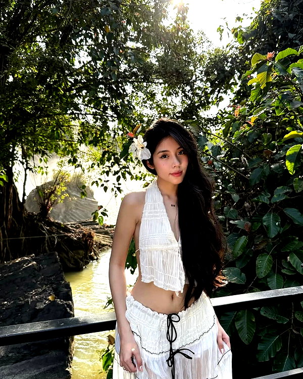 lyhythuedoxinh instagram image archive image