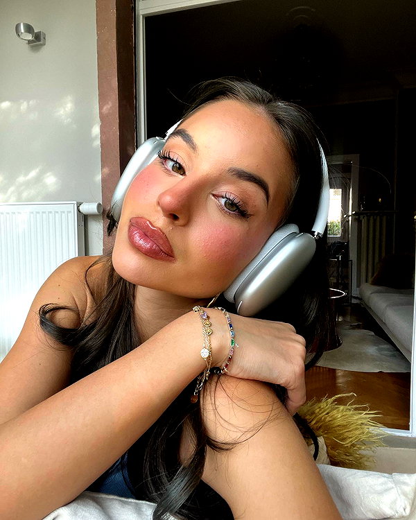 zoeliss instagram image archive image