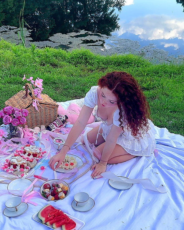 livia._.paige instagram image archive image