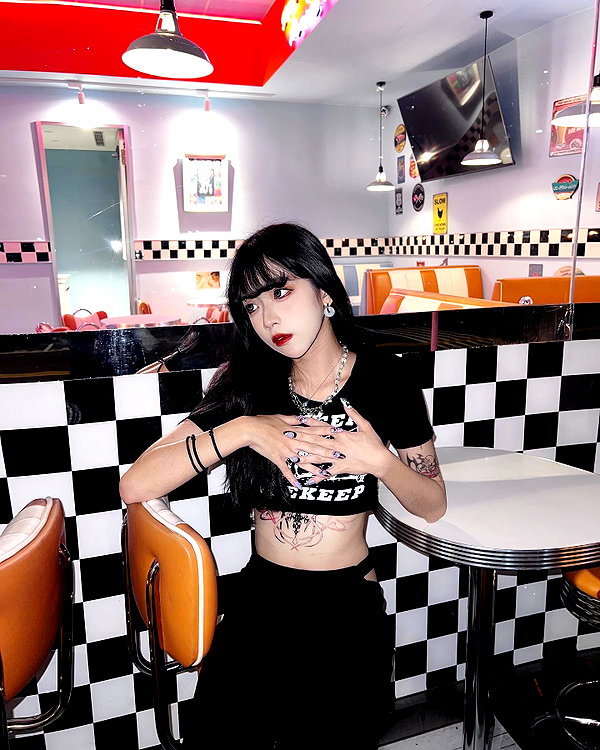 nixqq.425_ instagram image archive image