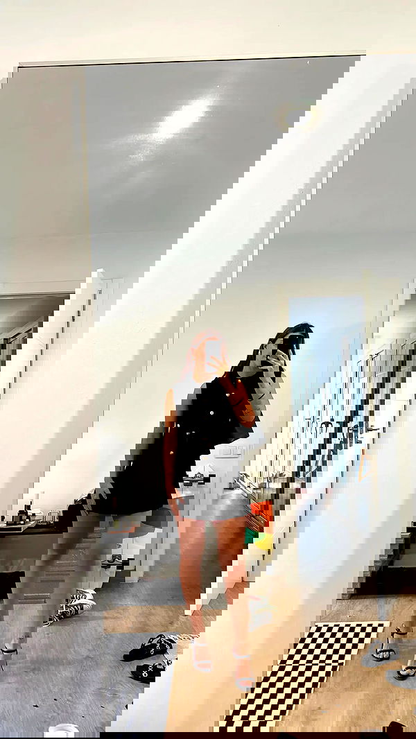 rebeccaschez rebeccaschez archive image