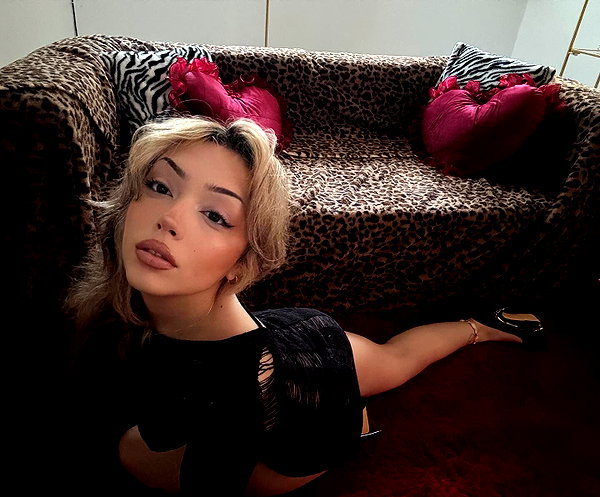 v.qx instagram image archive image