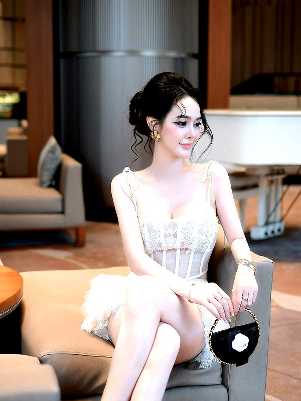 lyhythuedoxinh instagram image archive image