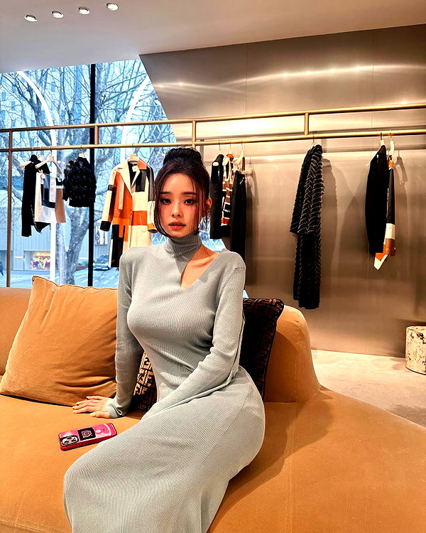 dear.zia instagram image archive image