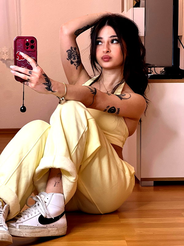 cata.leyah instagram image archive image