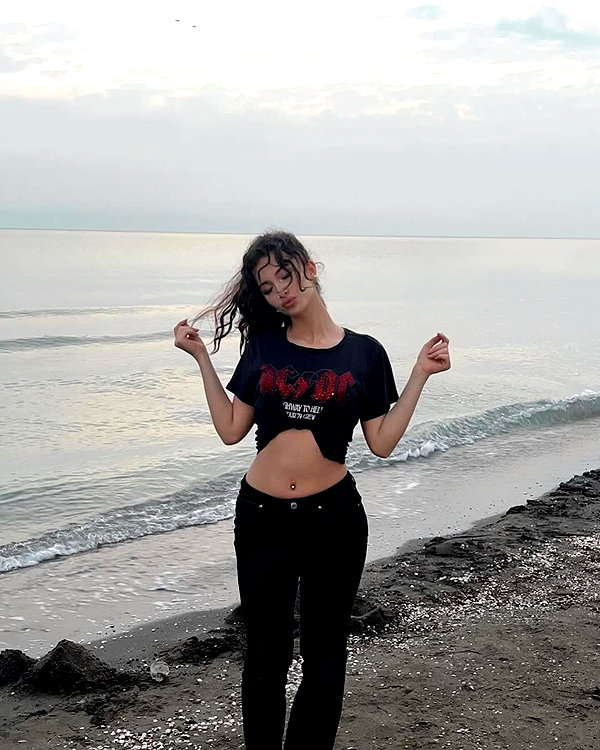 sana.8g instagram image archive image
