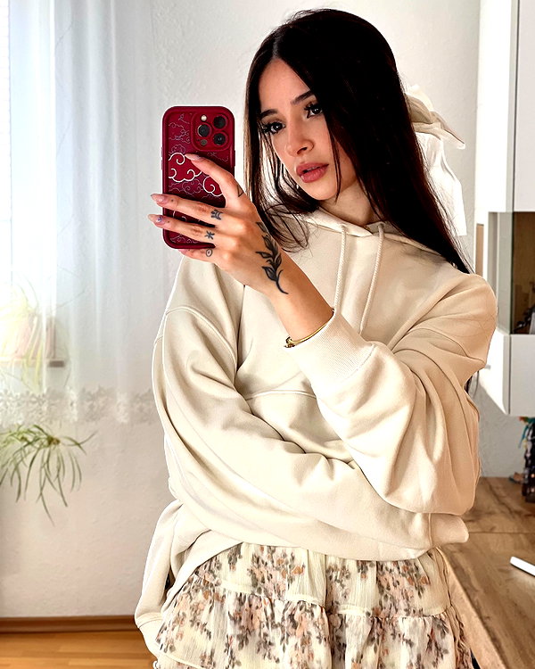 cata.leyah instagram image archive image