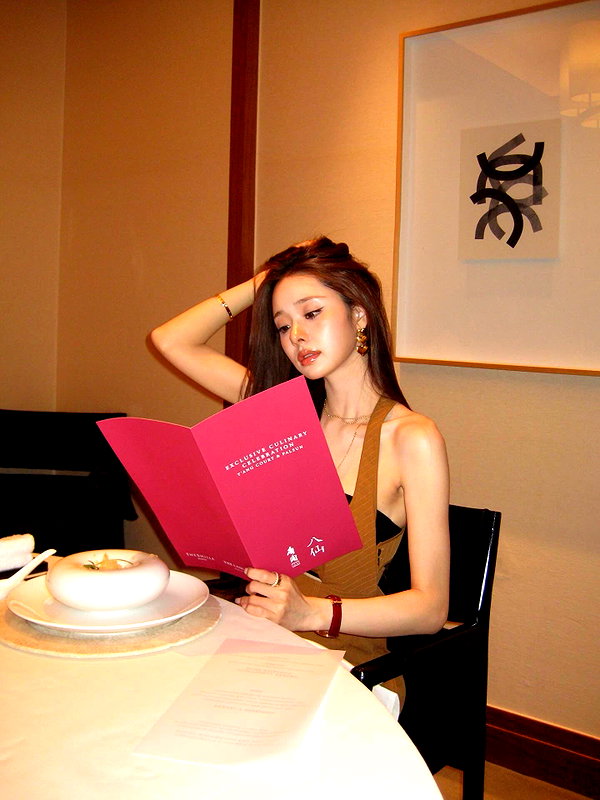 dear.zia instagram image archive image