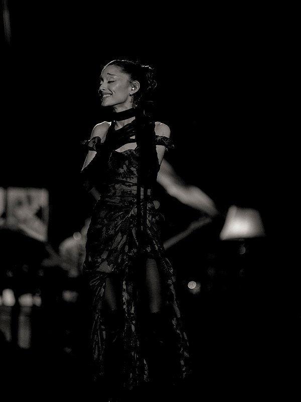 arianagrande instagram image archive image