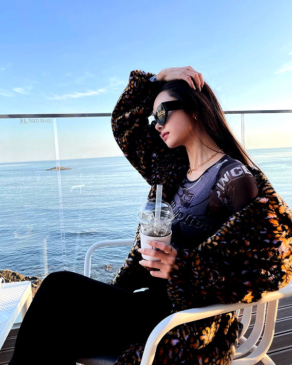 dear.zia instagram image archive image