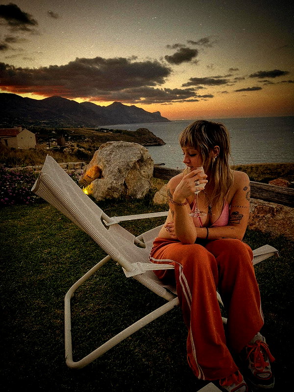 _femalien instagram image archive image