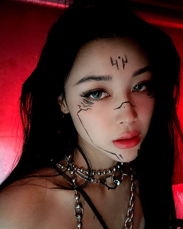 emily.ghoul instagram image archive image