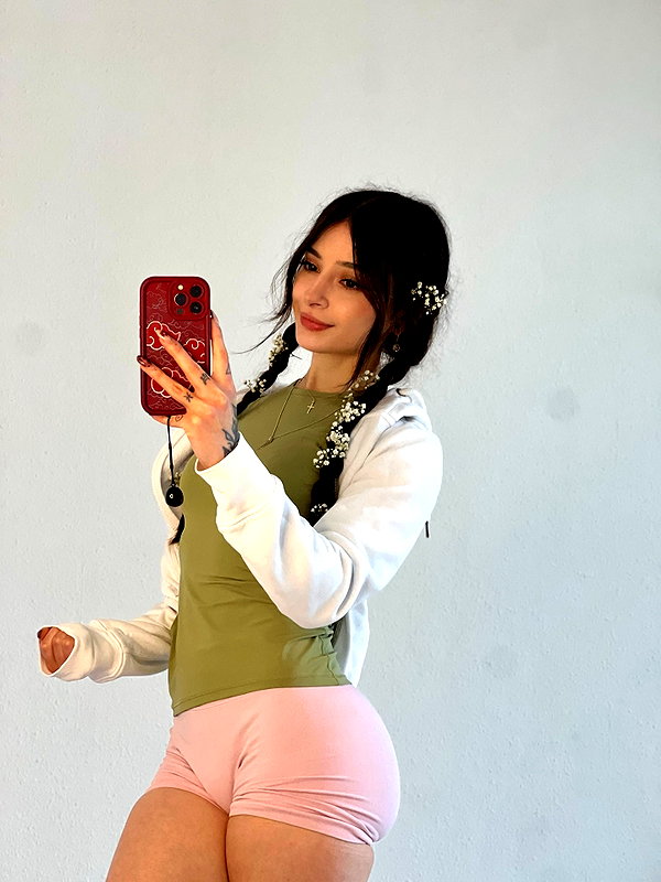 cata.leyah instagram image archive image