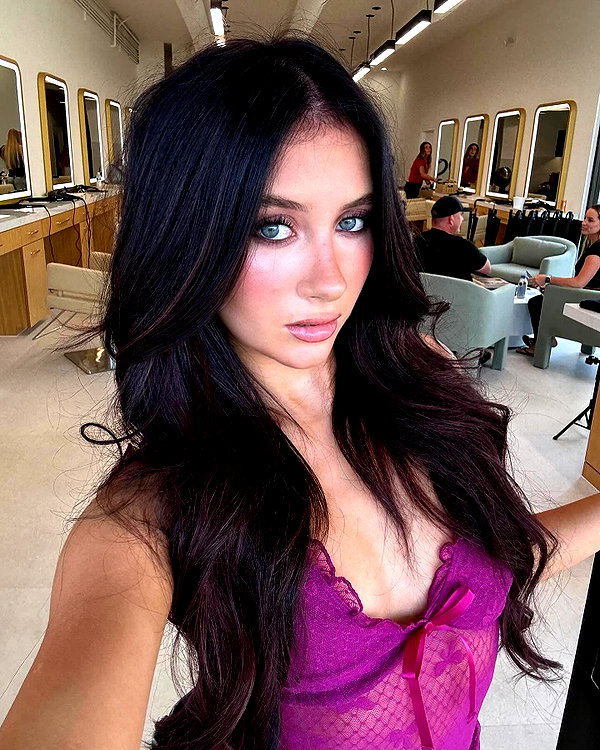 ellianawalmsley instagram image archive image