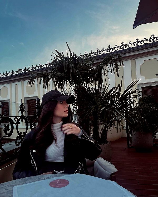 annabottoo instagram image archive image