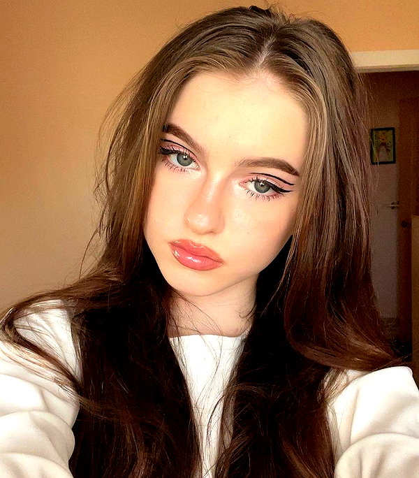 baddiesessence instagram image archive image