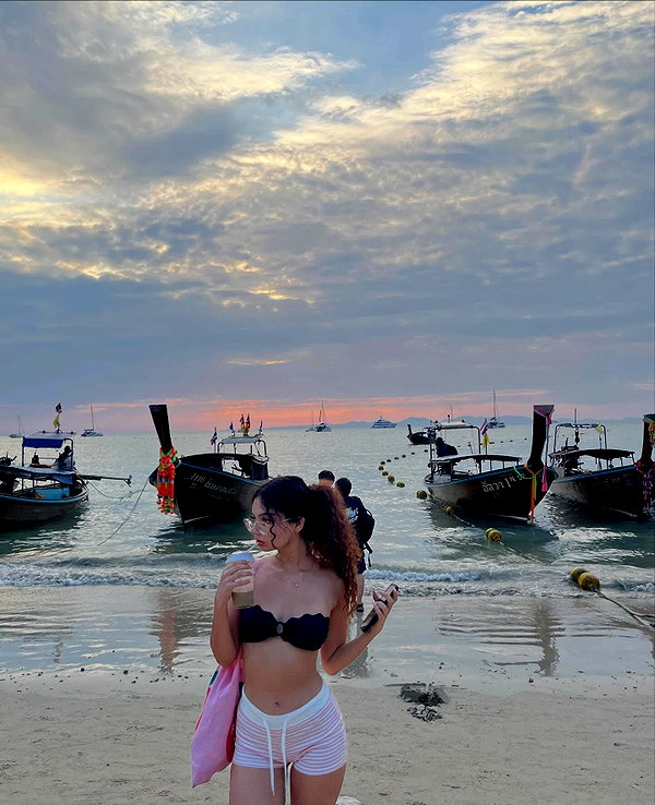 __yaheli_ instagram image archive image