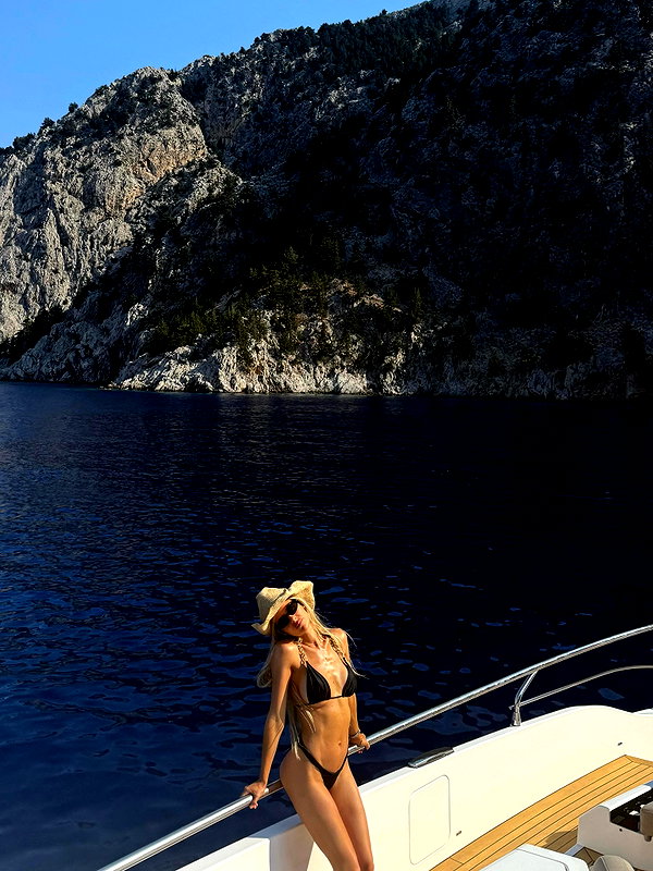 barzomer instagram image archive image