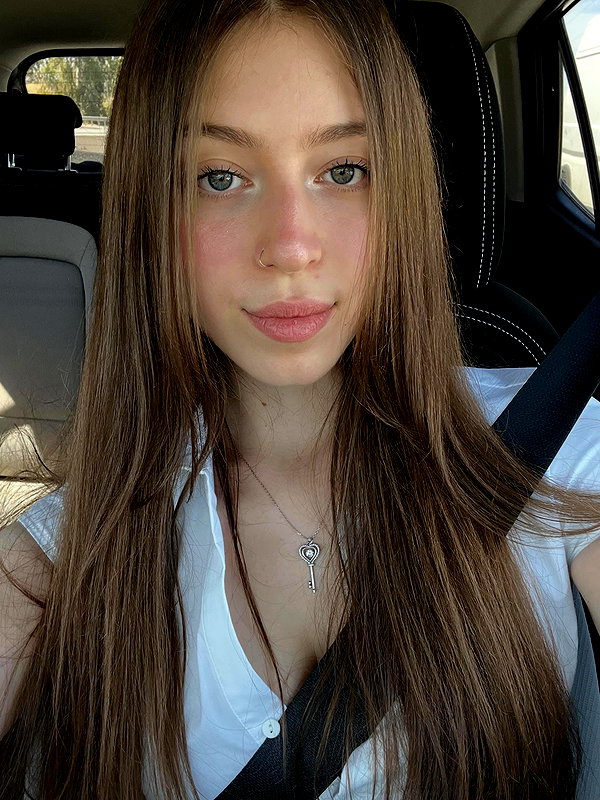 lia_ey99 instagram image archive image