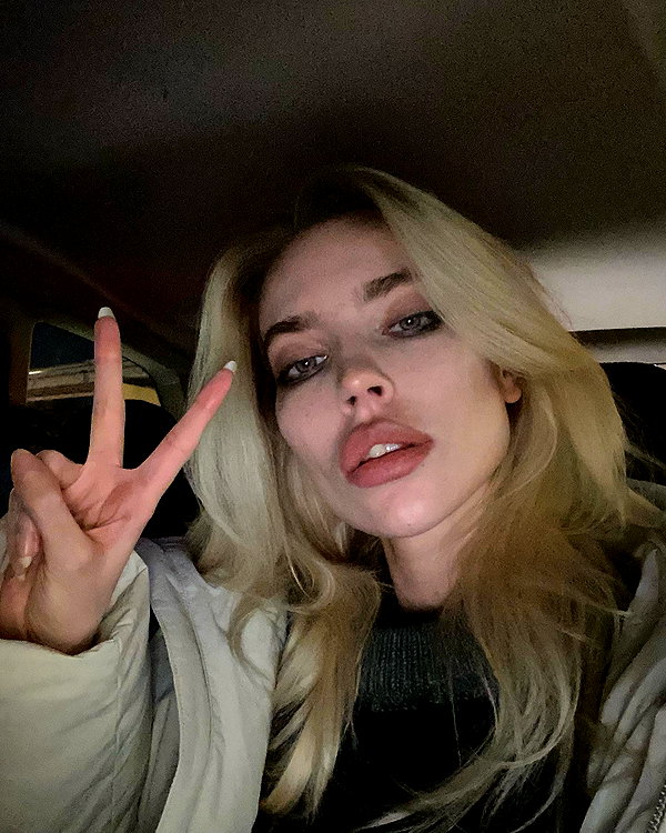 anya4everr instagram image archive image