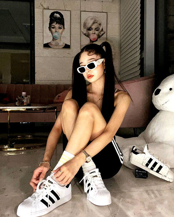 dear.zia instagram image archive image