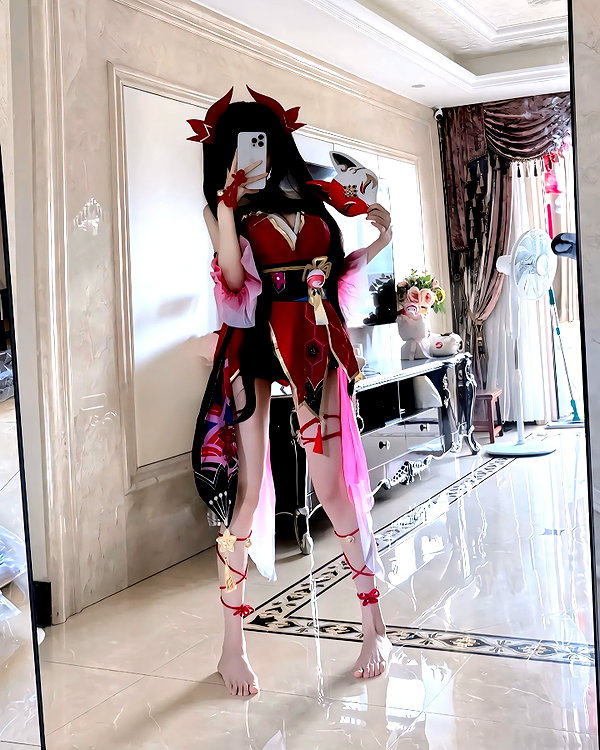 gallery_cosplayer instagram image archive image