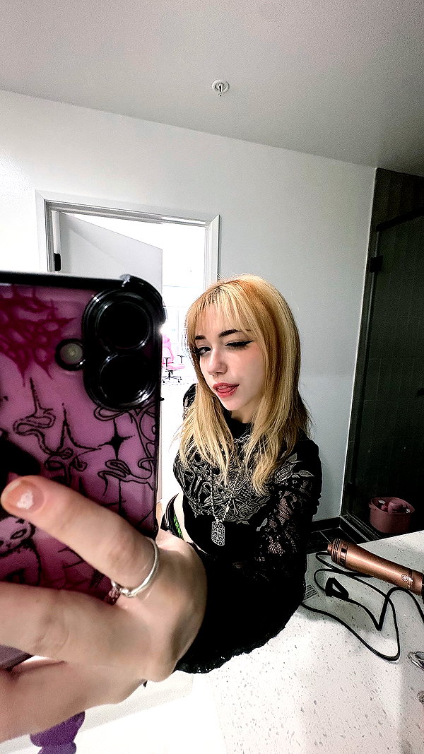 Archived image from @iluvmeww on Instagram