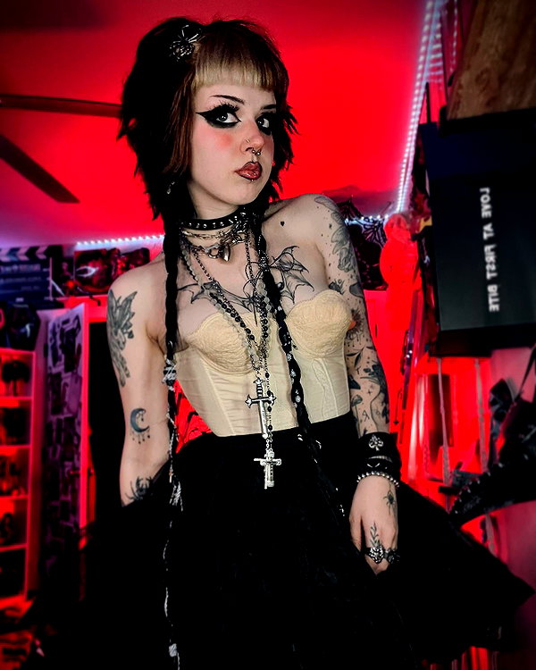 yeahimcaroline instagram image archive image