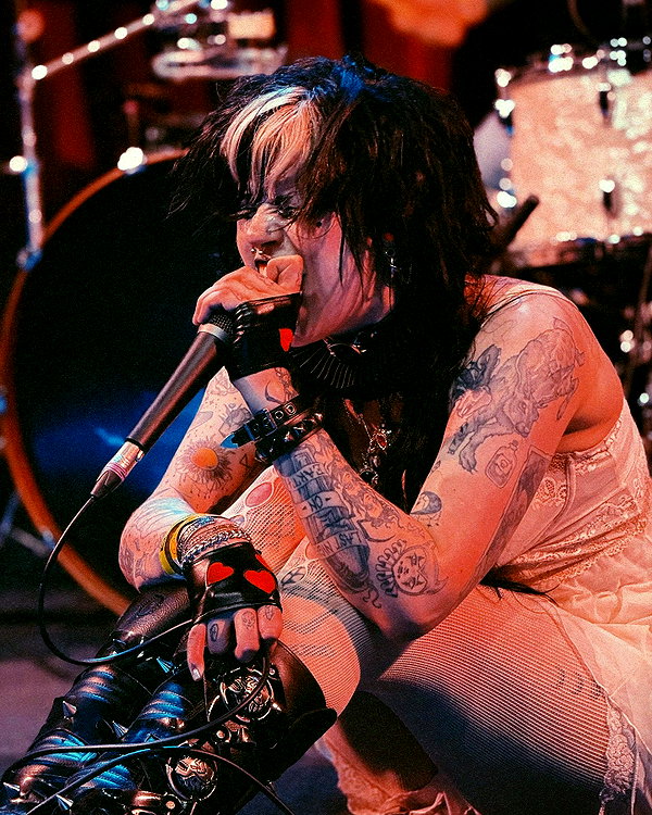 yeahimcaroline instagram image archive image