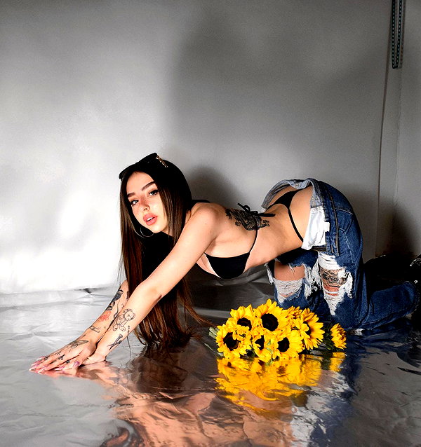 karin_orhov instagram image archive image