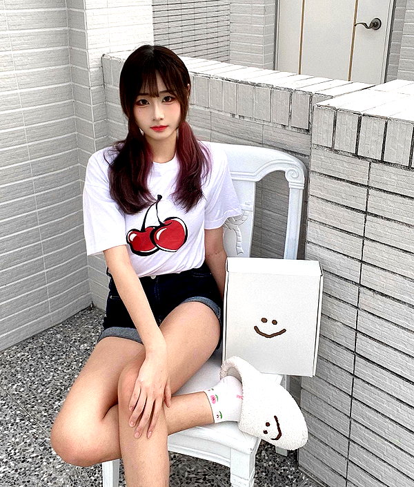 lai_931201 instagram image archive image