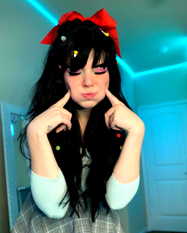 yeahimcaroline instagram image archive image