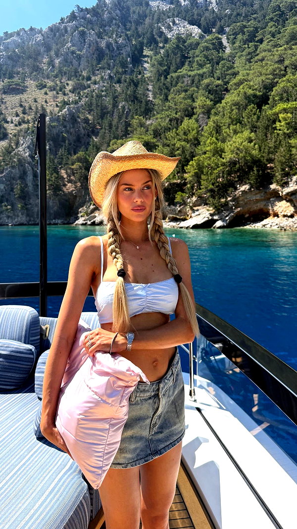 barzomer instagram image archive image