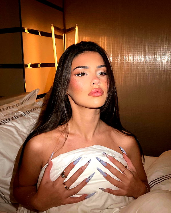 leahhalton instagram image archive image