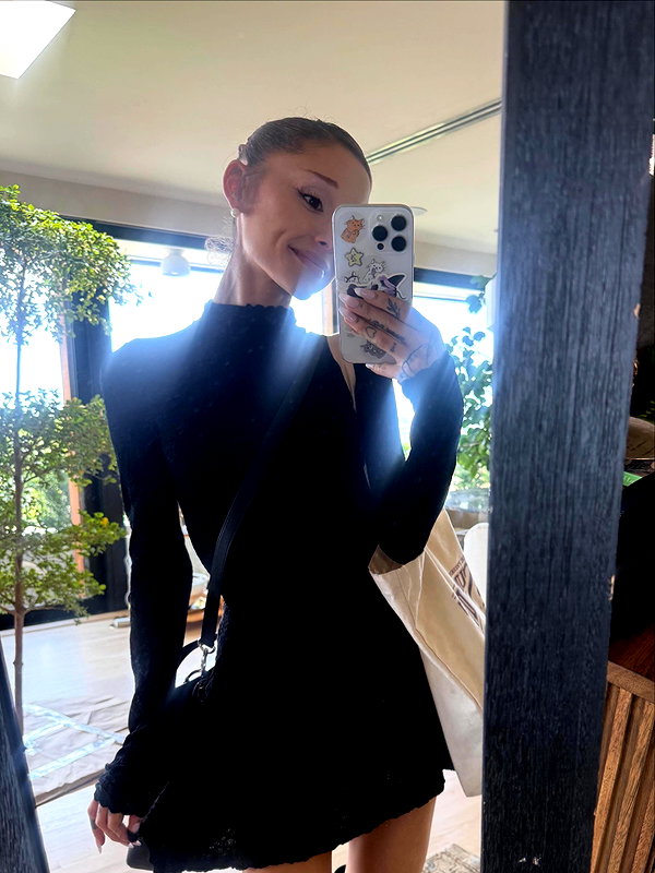 arianagrande instagram image archive image
