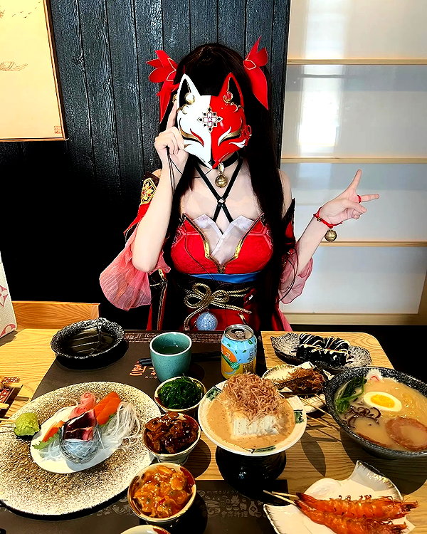 gallery_cosplayer instagram image archive image