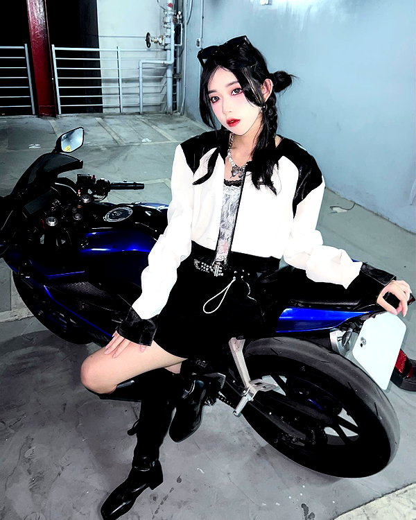 nixqq.425_ instagram image archive image