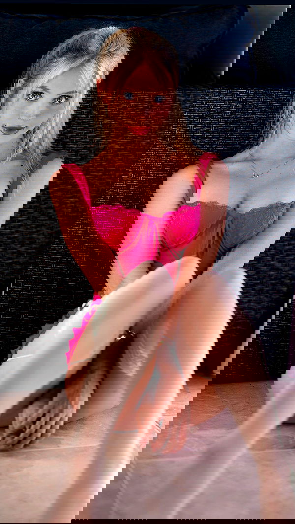 emxllouise2 image ~ Altpins