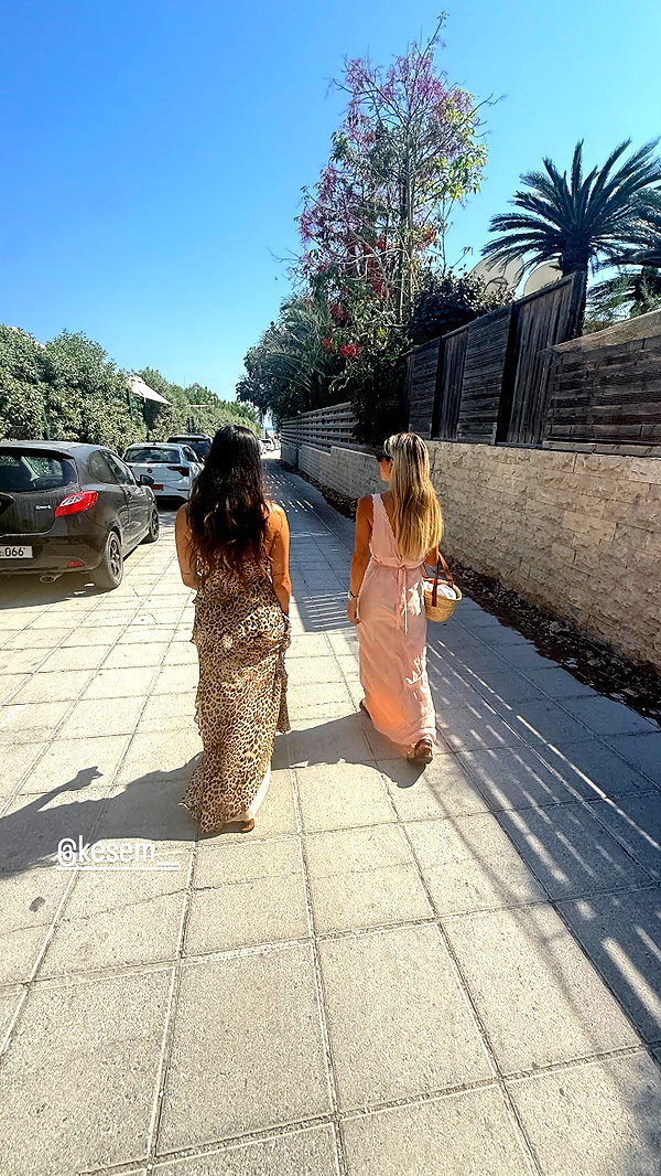 Archived image from @refaella_twina on Instagram