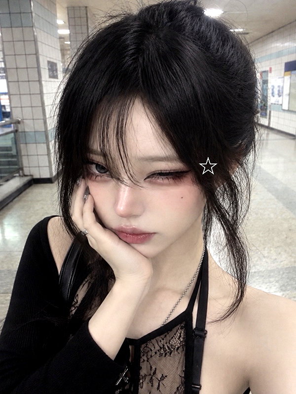 Archived image from @owol.xx on Instagram