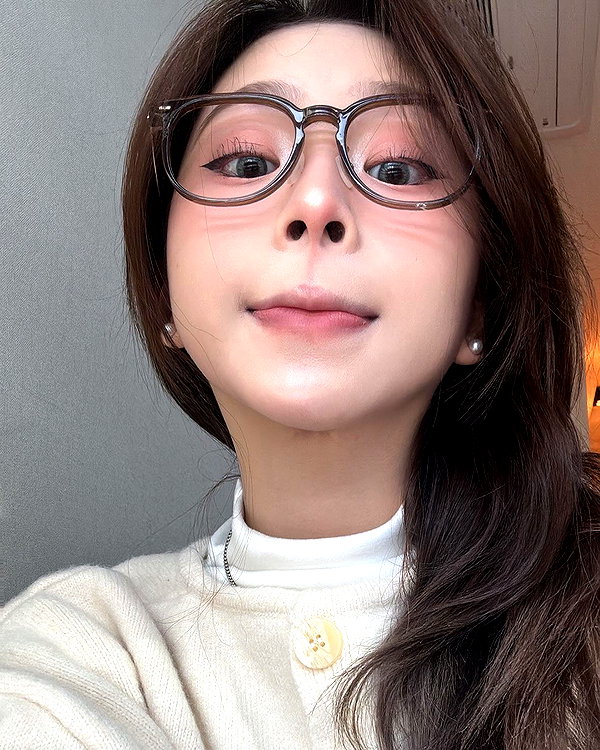 e.shao_417 instagram image archive image