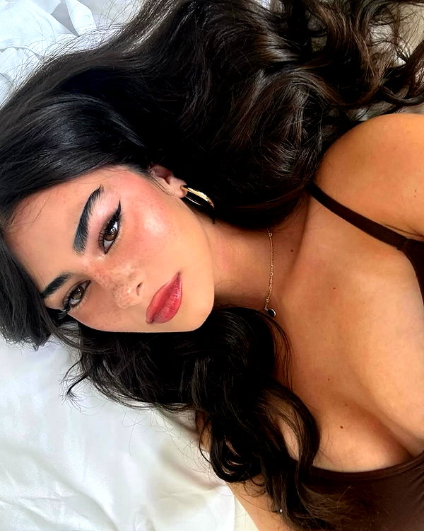 baddiesessence instagram image archive image