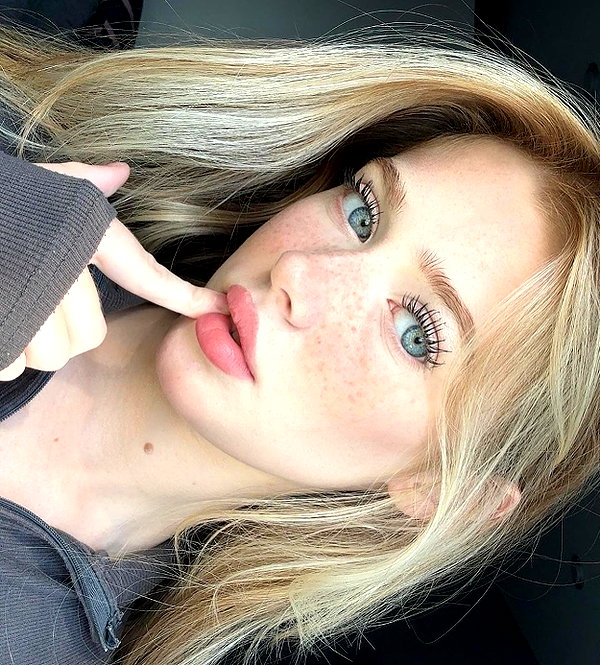 baddiesessence instagram image archive image
