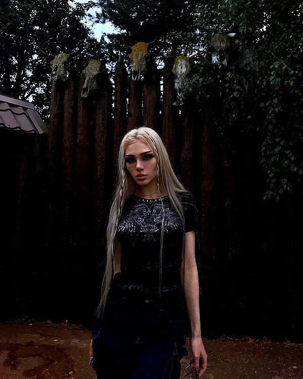 vik4au instagram image archive image